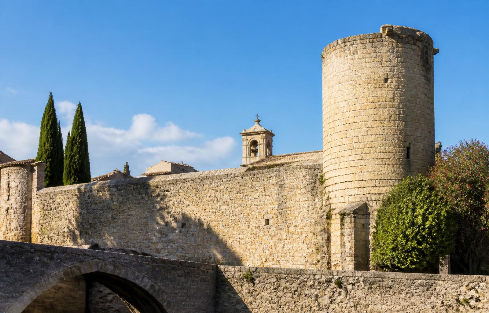 Taxi à Saint-Laurent-des-Arbres près des remparts